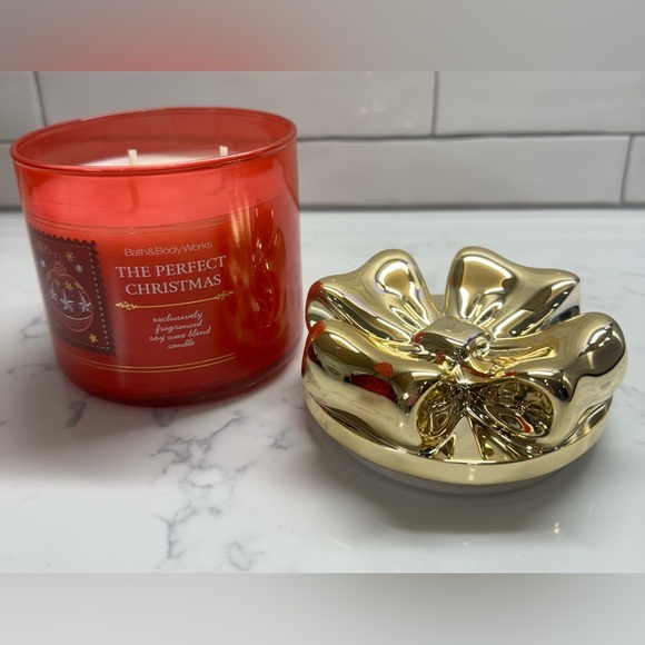 Bath and Body Works The Perfect Christmas Decorative Bow Lid 3 Wick Candle 2025 - Picture 3 of 8